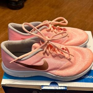 Women Nike Flex Contact Shoes (Youth Size- 4.5Y) coral Guava Tennis Running Shoe